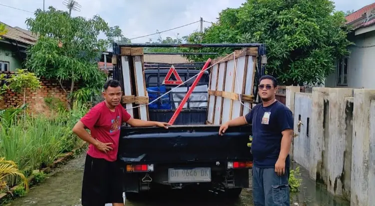 Pickup Angkutan Barang Abu Transport